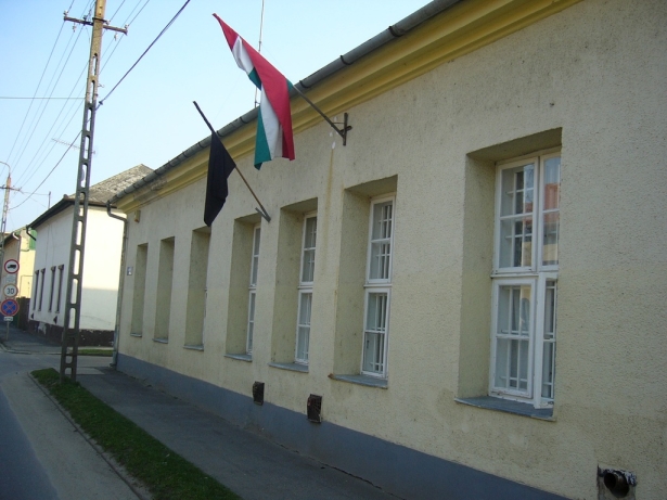 Kossuth utca felőli oldal